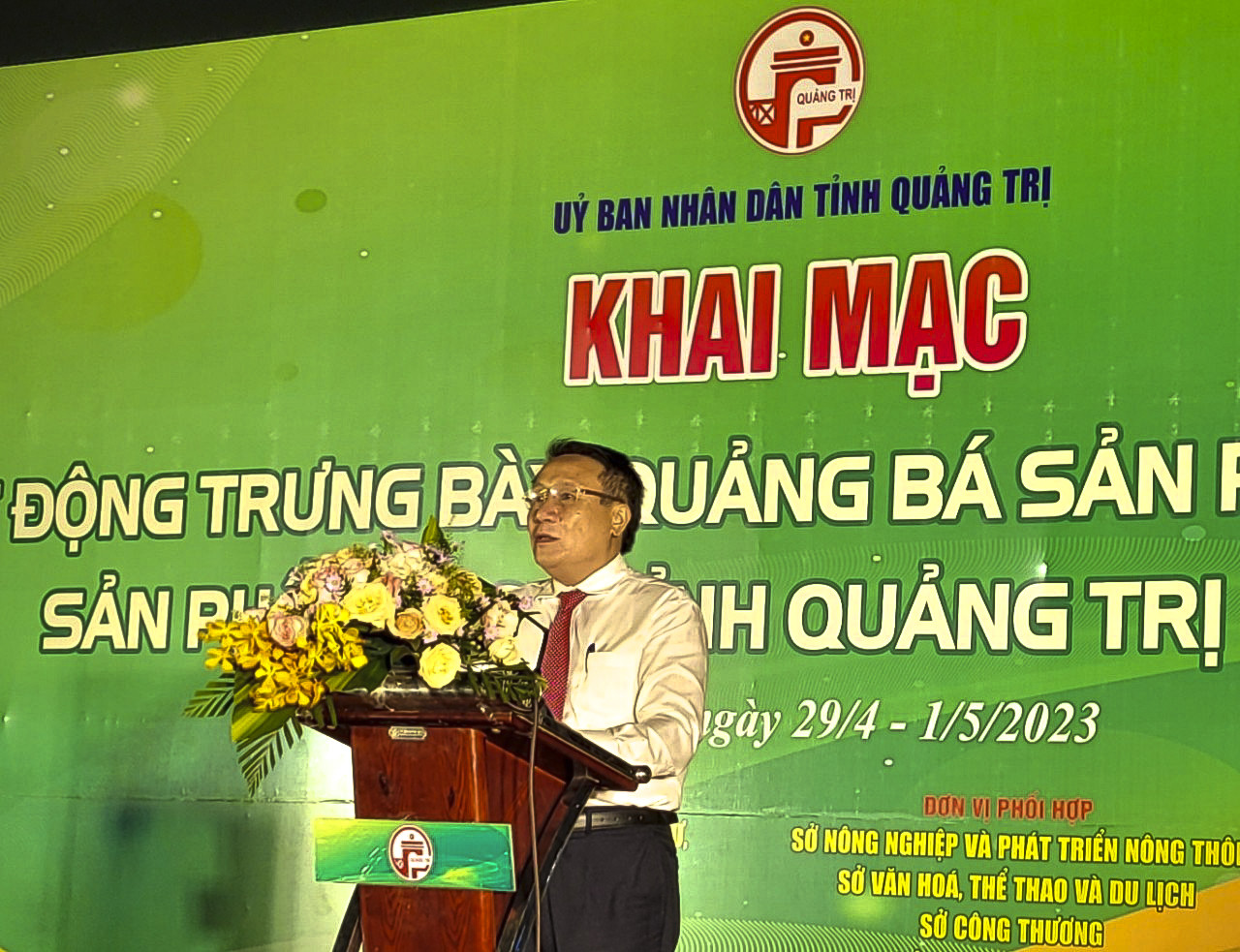 Ph&oacute; Chủ tịch Thường trực UBND tỉnh Quảng Trị H&agrave; Sỹ Đồng ph&aacute;t biểu tại buổi khai mạc